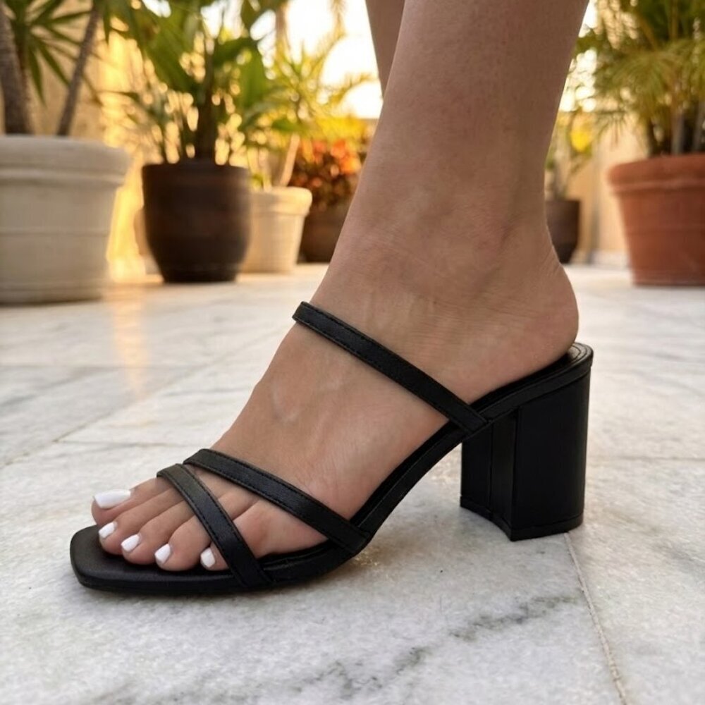 NWT Kayleen Black Strappy Square Toe Block Heel Mules Sandals 2.5”